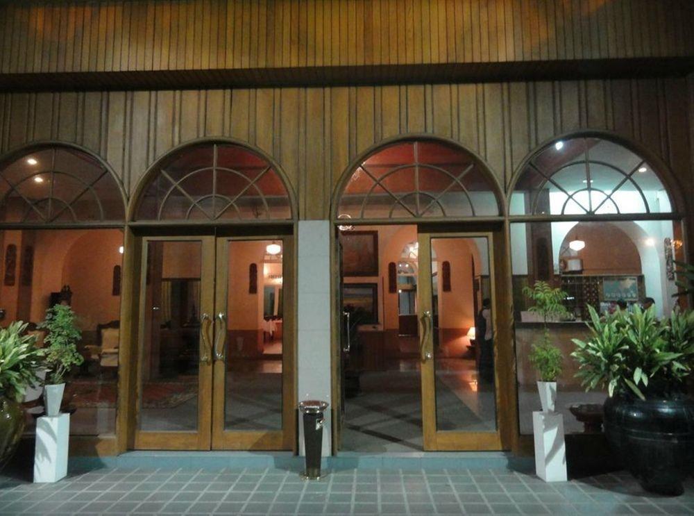 裕扎纳花园酒店 仰光 外观 照片